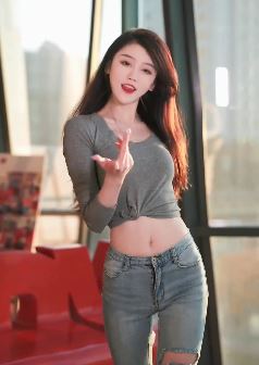 小姐姐「你的瑶」穿牛仔裤跳舞尽显好身材,网友:十足女人味!
