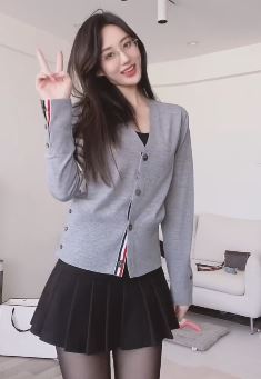 长腿黑丝小姐姐「婉婉晴晴」跳夏日憧憬舞 网友:能不能做我秘书!