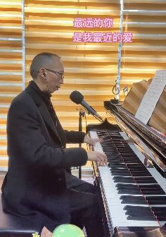 艺源音乐昝老师钢琴弹唱《最远的你是我最近的爱》 网友:唱的太好了,你让原唱怎么想!