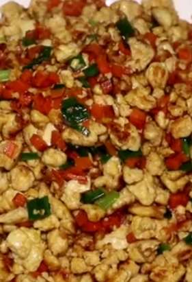 胡萝卜丁炒豆腐，这道菜简直太好吃了，不信你试试！