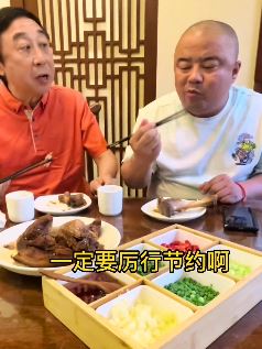冯巩曹随风师徒搞笑:要说节约还是师傅厉害!