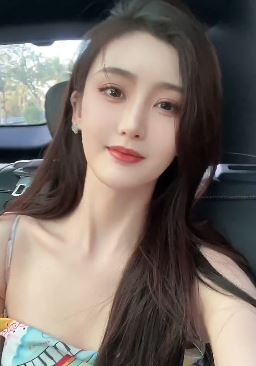 高颜值小姐姐「李伊霏」分享自己美好的一天 网友:青山灼灼不及你眉眼分毫