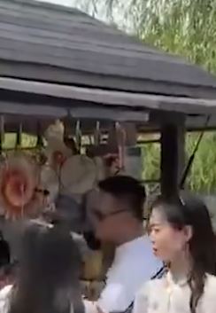 西湖边5平米情定商亭租赁权拍卖一年284万元