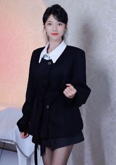 气质小姐姐「圣帝吖_Diana」穿黑丝浅跳  网友:这穿搭才对嘛