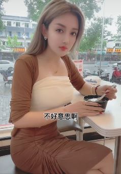 网红小姐姐被男子表白 无耐只能接受"我爱你"三个字