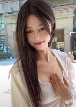 漂亮女主播「一叶舟舟」甜美穿搭分享户外随拍 网友:好迷人!