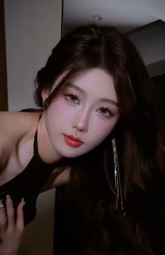 小姐姐「鱼丸儿」性感穿搭分享精致妆容 网友:太好看了吧