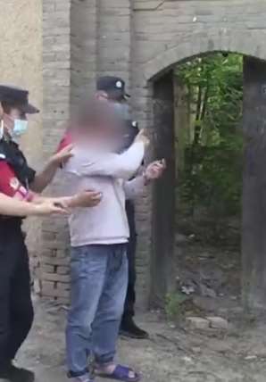 男子因家庭琐事杀害妻子逃亡15年后被抓