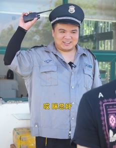 小李虎搞笑段子:我只是来看大门的,其它不归我管!