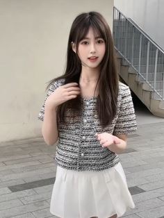 甜美小姐姐「悲伤芝士」穿小白裙跳手势舞,五官精致惹人爱!