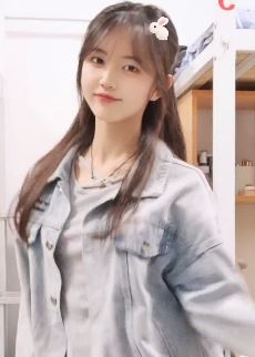 小姐姐「菠萝吹雪暴打梨花诗」分享多巴胺女孩穿搭 网友:一颦一笑,动人心扉