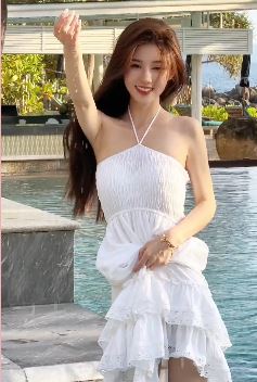甜美小姐姐「米叮」分享海边游玩vlog  网友:最美女神