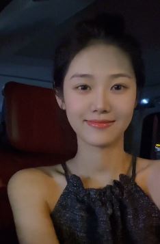 甜美小姐姐「你好晃晃」化精致美妆分享车内随拍 网友:一见即钟情