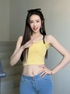 漂亮女主播「南香」露腰穿搭居家挑战功夫熊猫舞