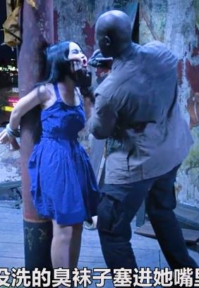 动作片《白象》解说：杀手为帮女孩脱困，一人团灭整个黑帮！