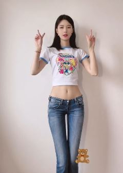 小姐姐「猪妹」穿牛仔裤show好身材,看到这样的美女我是一点抵抗力也没有!