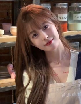 网红小姐姐「李丽欣」分享做手工vlog  网友：好有杀伤力的白月光