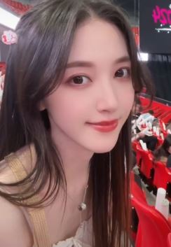 气质小姐姐「我是JK啊」分享看LiSA演唱会vlog,称她唱功真的太绝!
