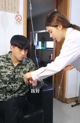 搞笑段子:女护士让男子证明一晚上在加班!