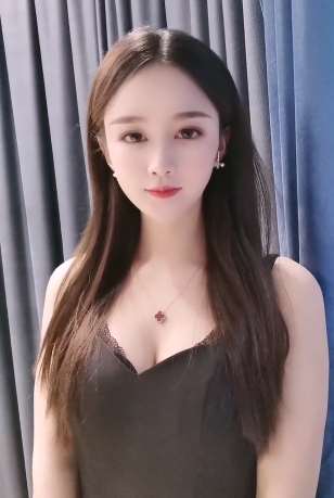 优雅又不失性感的小姐姐 看一眼就让人心动
