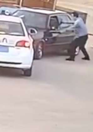 陕西：民警与毒犯上演惊险"缉毒大片"