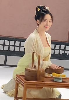 柳岩穿古装拍短视频，文案：三娘也温柔！网友：姐姐多接古装戏，你汉服妆造太绝了！