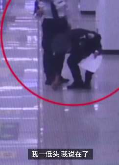 昆明一女子乘地铁丢失上万婚戒，民警在盲道缝隙帮其找回！