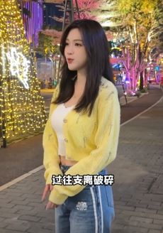 网红小姐姐「金钰晨」街头翻唱《寂寞沙洲冷》，景美人美唱的美