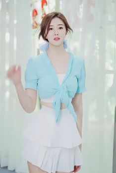 有气质、有身材,这样的美女谁不喜欢!网友:百看不厌美女!