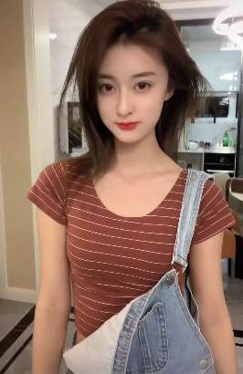 特会搞笑的小姐姐,看牙医时还不忘调侃一番!