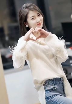 治愈系小姐姐多看两眼心情会变好,循环播放开始吧!网友:简单最美!