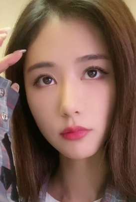 小姐姐自诩天下最美之人,你给品鉴一下吧!