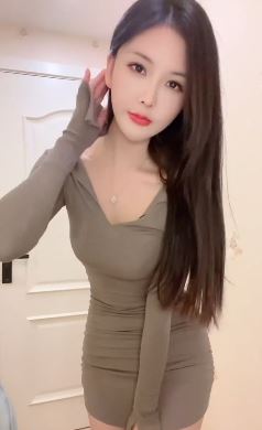 极品御姐「夏天的小雪」分享居家自拍,配文:你有个宝贝请签收!