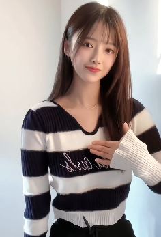 可爱小姐姐「你的药丸呀」分享跳舞视频,配文:过时的舞和过时的我!