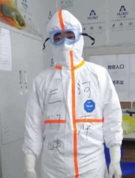 小伙报名志愿者清理雷神山医院医疗废物至休舱