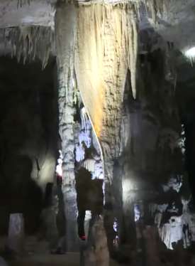 宜宾发现一奇美溶洞"牛郎洞" 内有30余种绚丽乳石
