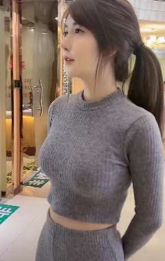 被工作服封印的身材，你会给小姐姐的身材打几分？