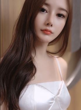 快手极品美女《映子呀》小姐姐 网友搞笑评论：长这么好看实可忍叔不可忍！