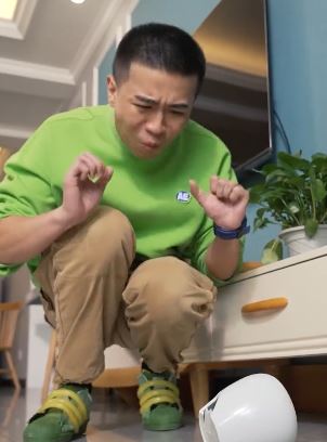 陈翔六点半:一个花瓶结束了王炸的美好爱情!