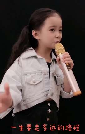 小女孩演唱beyong《光辉岁月》，两个字好听！