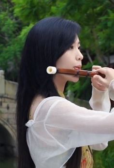 漂亮小姐姐「雨帆不烦」笛子演奏《青城山下白素贞》真叫一个好听