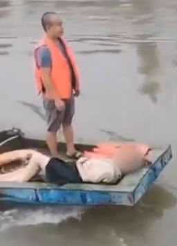 女子失足坠江漂流20多公里获救