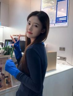 网红女主播「阿贝阿贝」分享奶茶店随拍 网友:要是没人要我就领回家了
