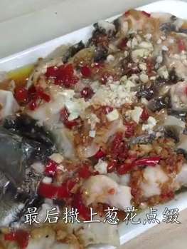 鲤鱼新吃法，比红烧要好吃的多！不信你跟着视频做做看！