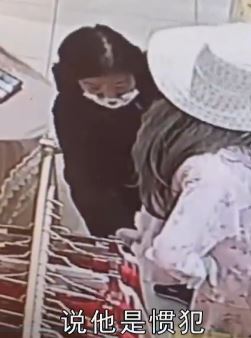 沈阳一对男女商场内合伙偷内裤