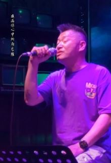 歌曲《找一个字代替》最好听的翻唱版本，一看大叔就是位有故事的人！