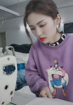 小姐姐说本可以靠脸吃脸 但没人告诉她怎么靠脸吃饭！