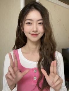 甜美小姐姐「王韵涵涵」表演才艺居家跳手势舞 网友:好精致的五官