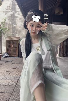 厦门小姐姐「陈冰」穿汉服游乌镇 网友:不知道是谁家的宝