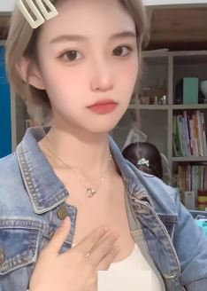 可爱小姐姐「乌鱼小丸子」居家哇咔哇咔wakawaka,网友:又一个宝藏女孩